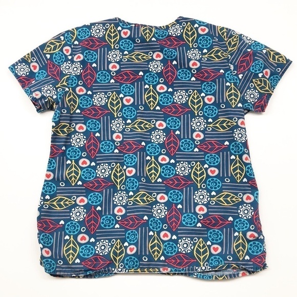 Zoe + Chloe leaf print scrub top - Picture 2 of 4